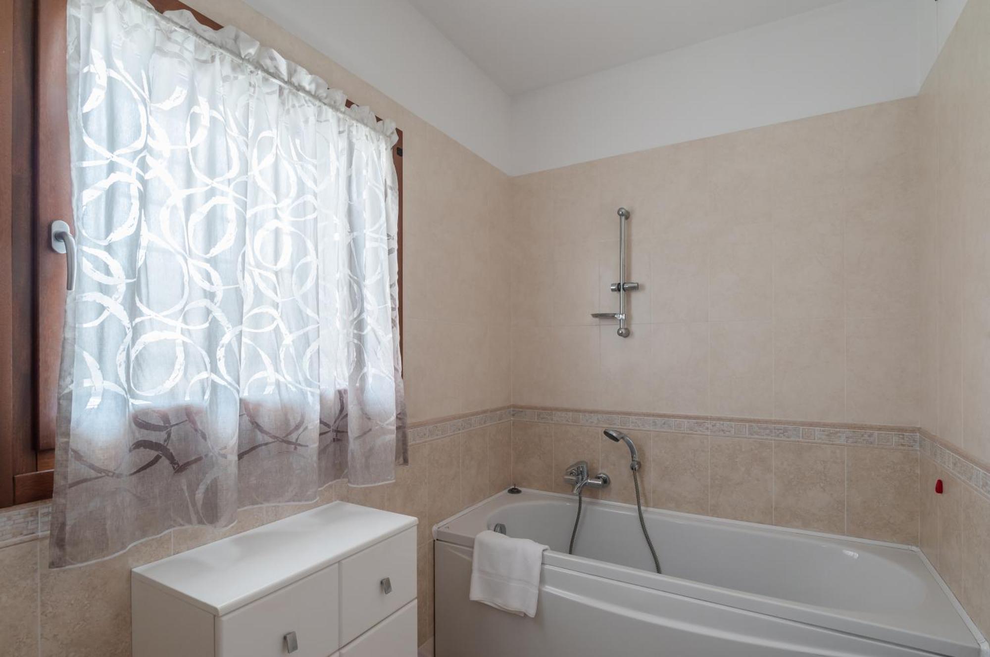 Sweety Kalimera House With Private Parking&Garden! Αμπάνο Τέρμε Εξωτερικό φωτογραφία